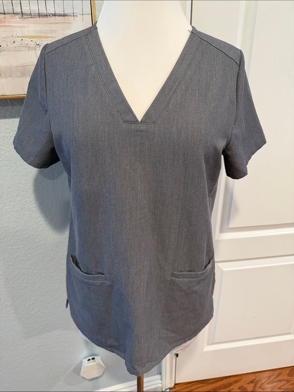 Figs Sz Small Women's Short Sleeve V-Neck Scrub Top in Charcoal Gray